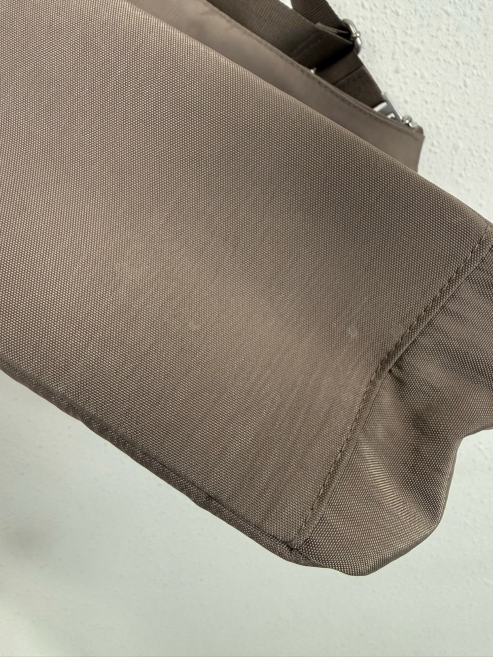 Baggallini Cross Over Crossbody purse Grey - Picture 5 of 10